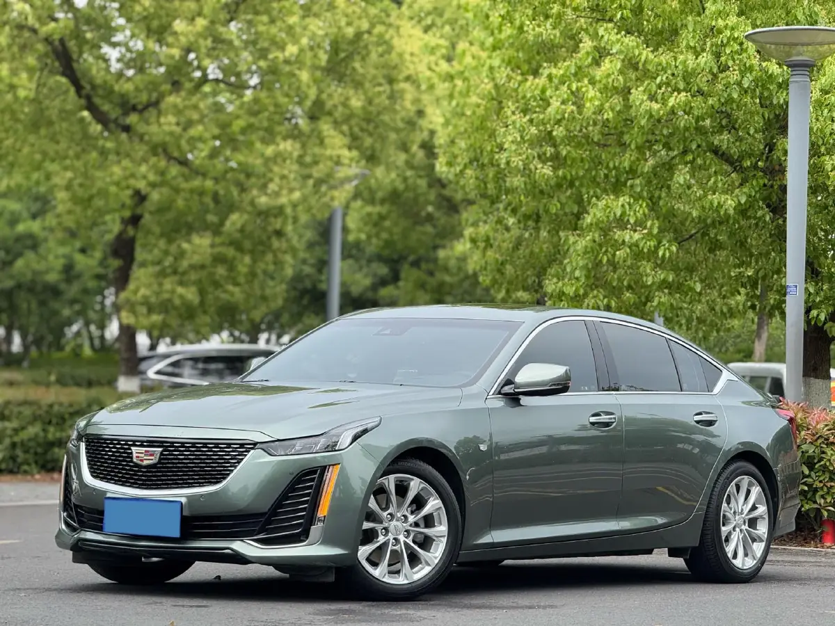 2022 Cadillac CT5 2.0T 237HP L4 10AT