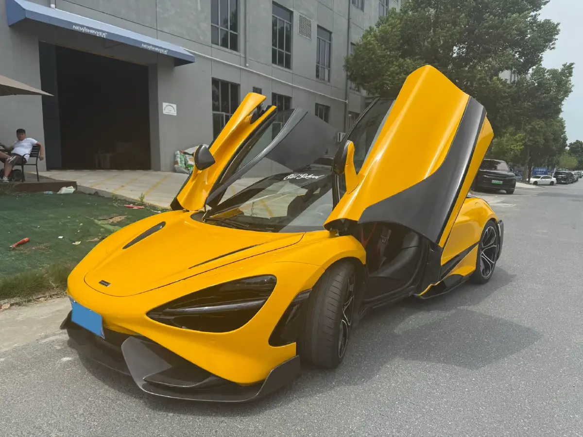 2017 McLaren 720S 4.0T 720HP V8 7DCT