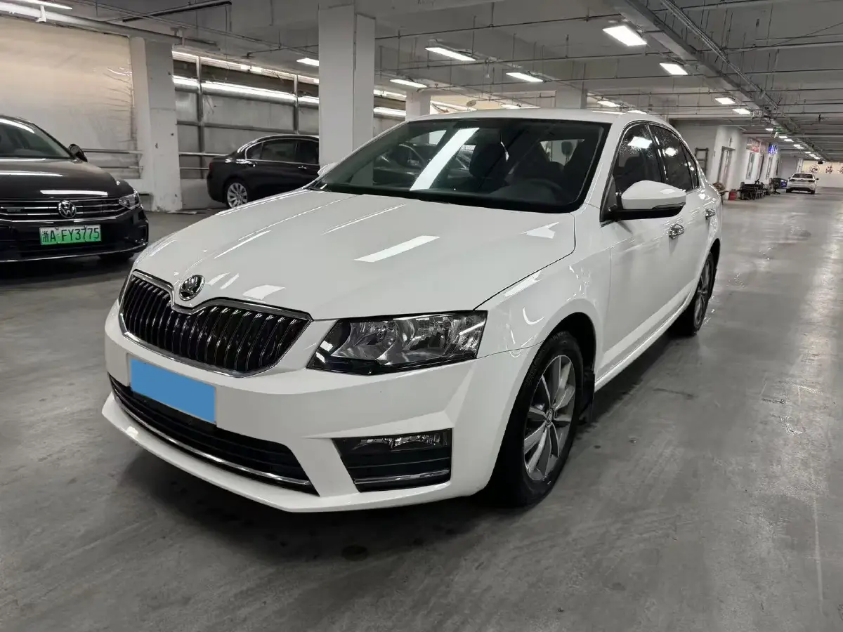 2017 Skoda Octavia 1.6L 110HP L4 5MT