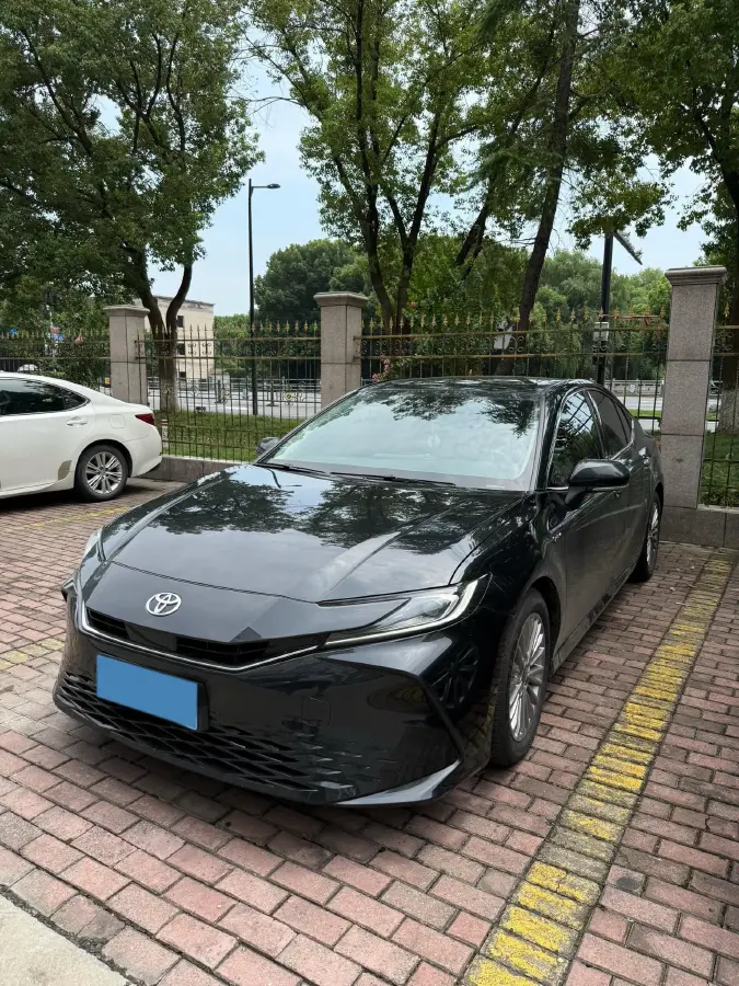 2024 Toyota Camry 2.0L 152HP L4 E-CVT Hybrid