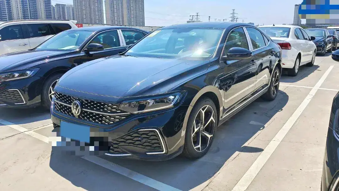 2024 Volkswagen Passat 2.0T 186HP L4 7DCT