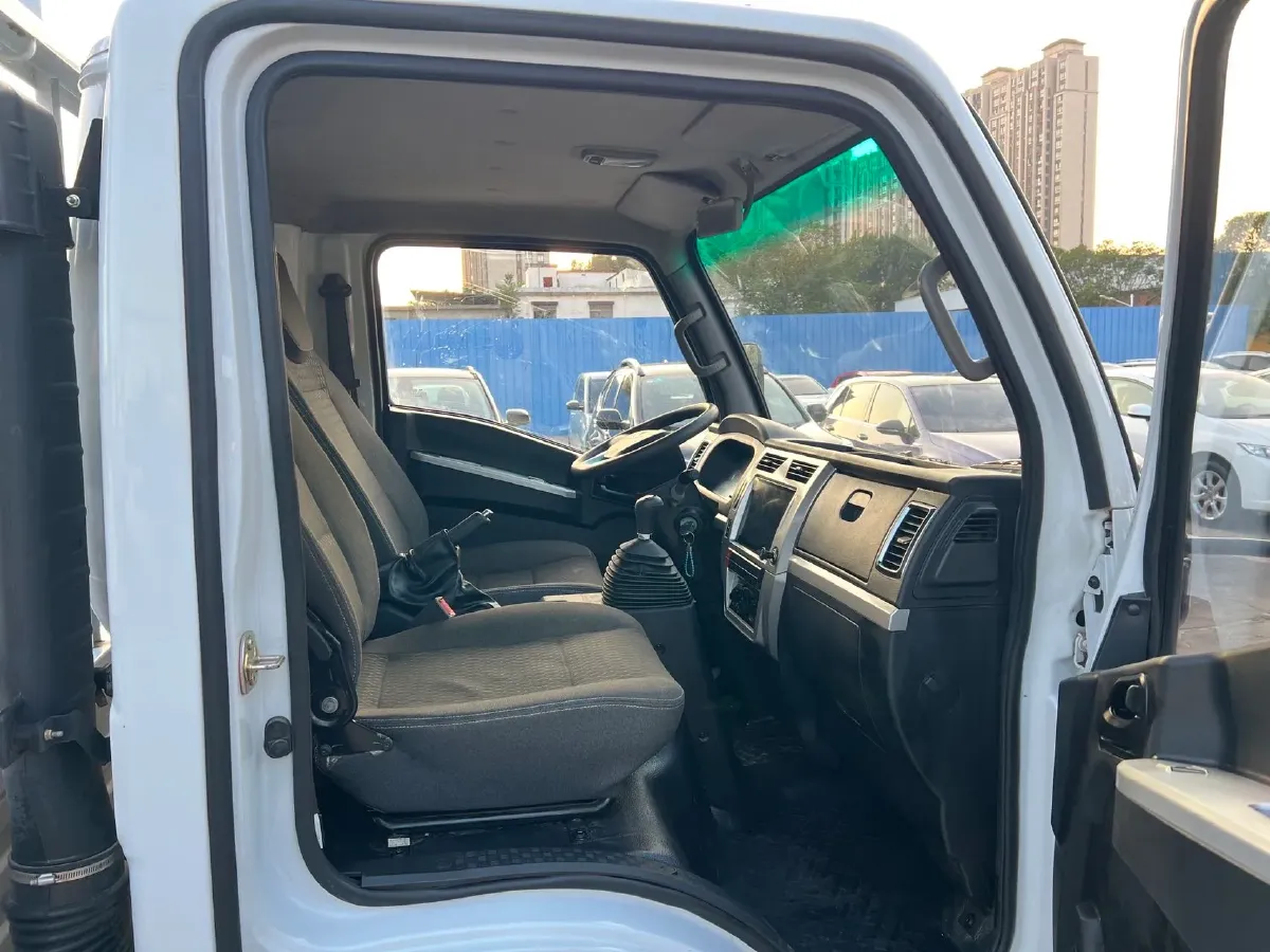 2022 Karry X6 1.6L 122HP L4 5MT,autocango,china used car exporter,china ev exporter,chinese used car exporter,chinese used ev exporter