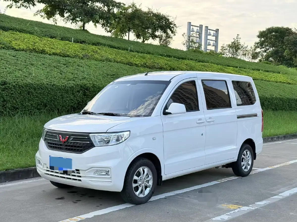2022 WuLing HongGuang V 1.5L 99HP L4 6MT