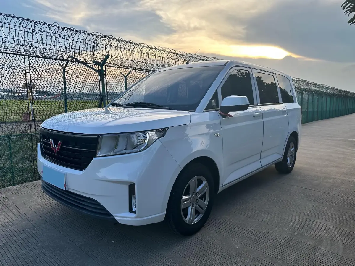 2021 WuLing HongGuang Plus 1.5T 147HP L4 6MT