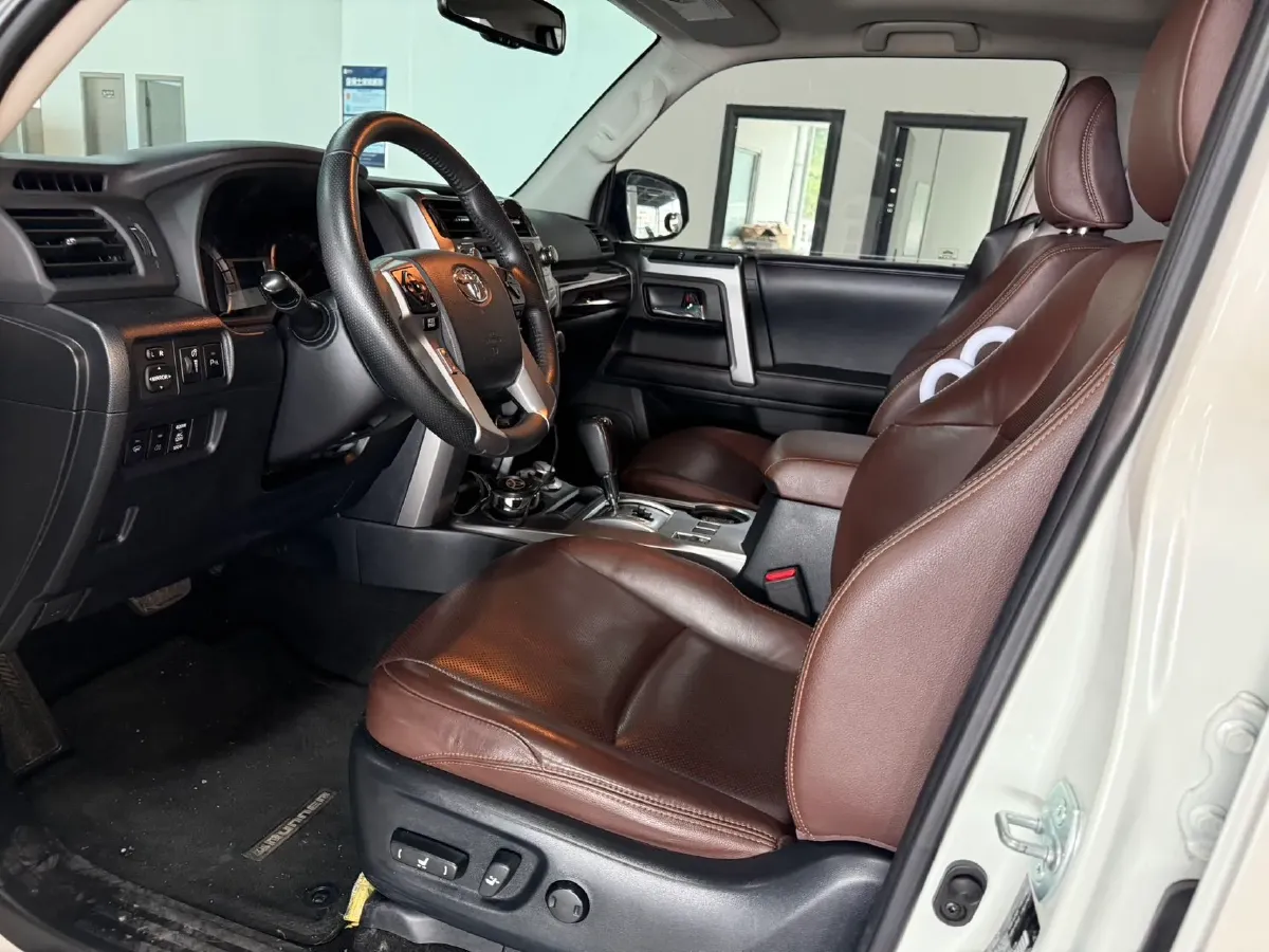 2020 Toyota Yaris 1.6T 261HP L3 6MT,autocango,china used car exporter,china ev exporter,chinese used car exporter,chinese used ev exporter