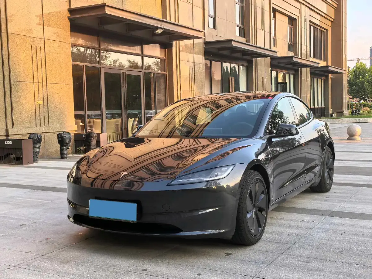 2025 Tesla Model 3 BEV 62.5KWH