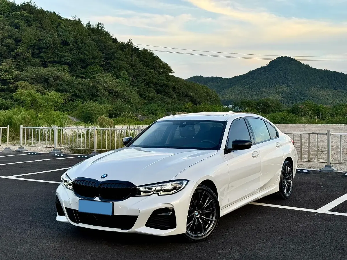 2022 BMW 3 Series 2.0T 184HP L4 8AT