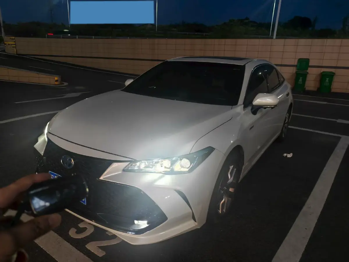 2022 Toyota Avalon 2.5L 178HP L4 E-CVT Hybrid