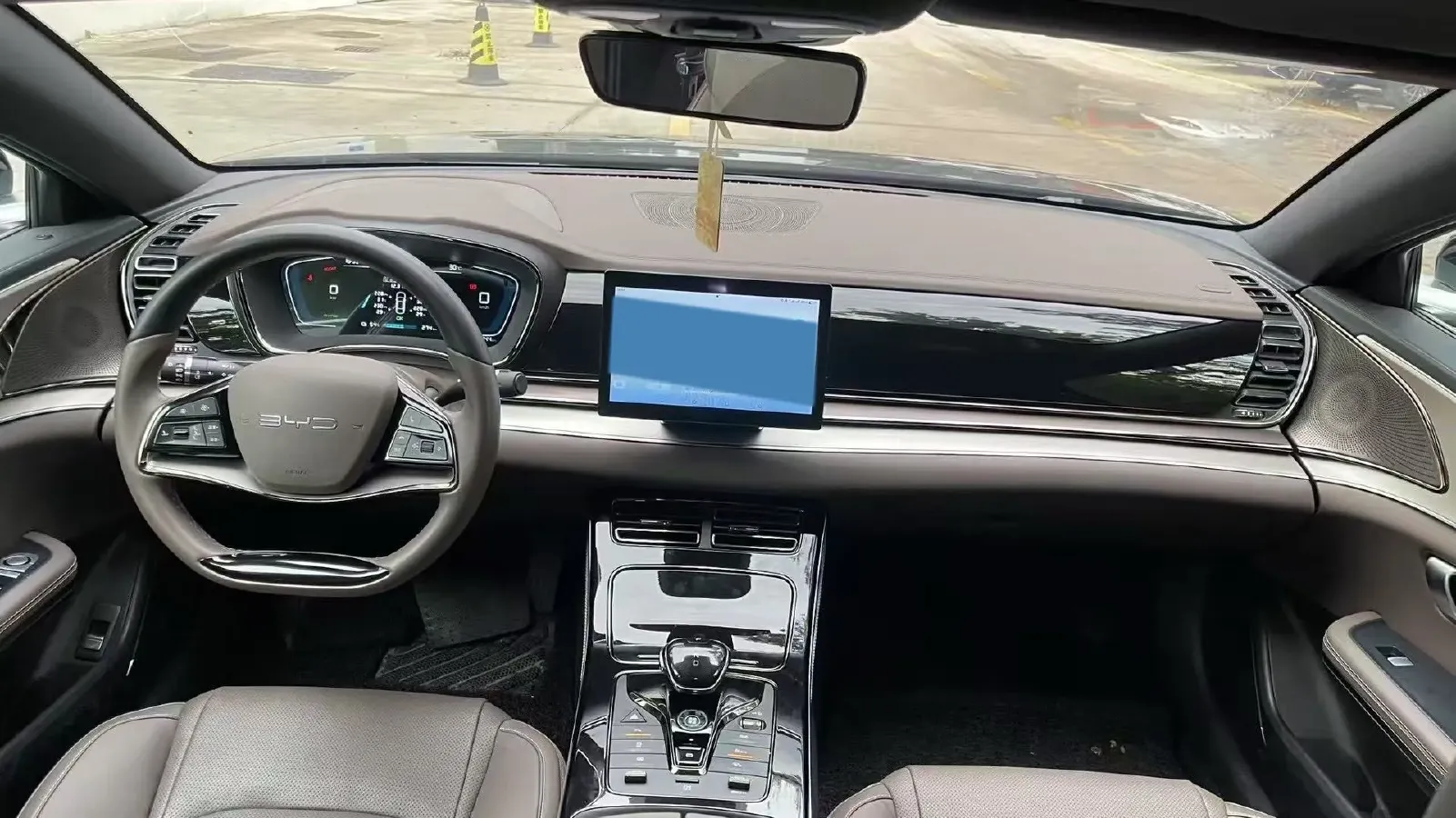 2022 BYD e9 BEV 63.36KWH,autocango,china used car exporter,china ev exporter,chinese used car exporter,chinese used ev exporter