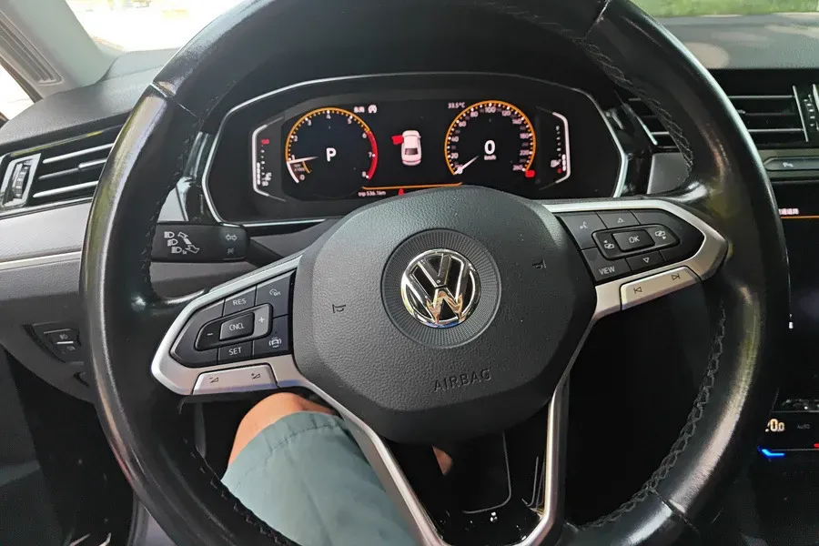 2020 Volkswagen Magotan 2.0T 186HP L4 7DCT,autocango,china used car exporter,china ev exporter,chinese used car exporter,chinese used ev exporter