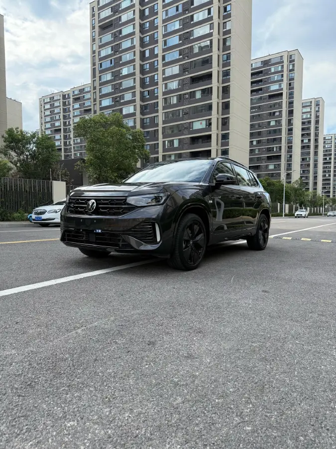 2023 Volkswagen Tayron 2.0T 220HP L4 7DCT