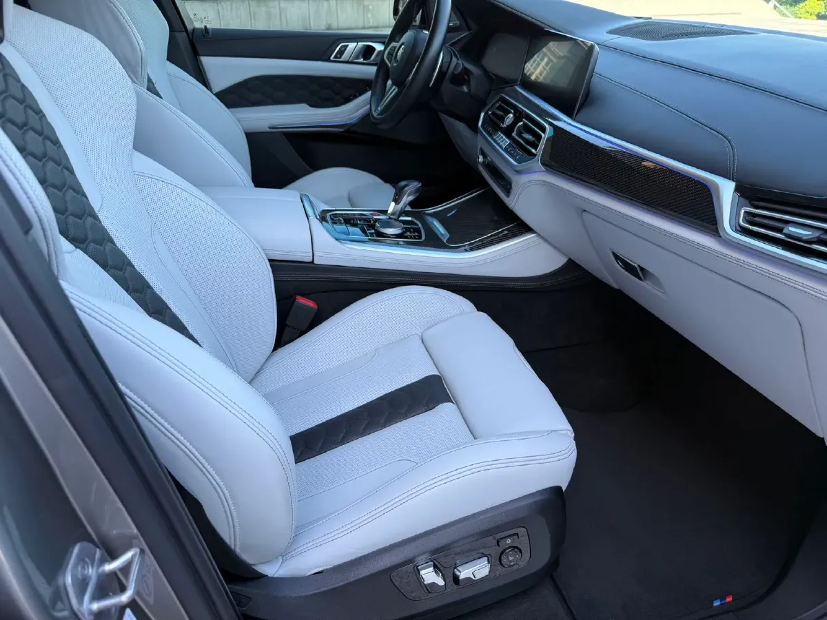 2022 BMW X5 M 4.4T 600HP V8 8AT,autocango,china used car exporter,china ev exporter,chinese used car exporter,chinese used ev exporter