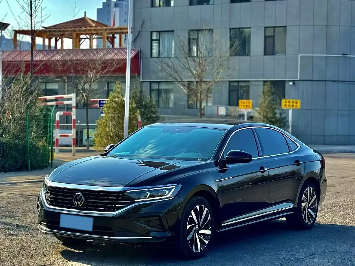 2024 Volkswagen Passat 2.0T 220HP L4 7DCT