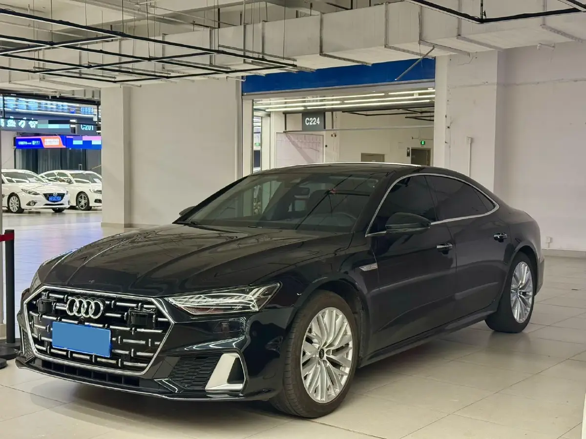 2024 Audi A7L 2.0T 245HP L4 7DCT