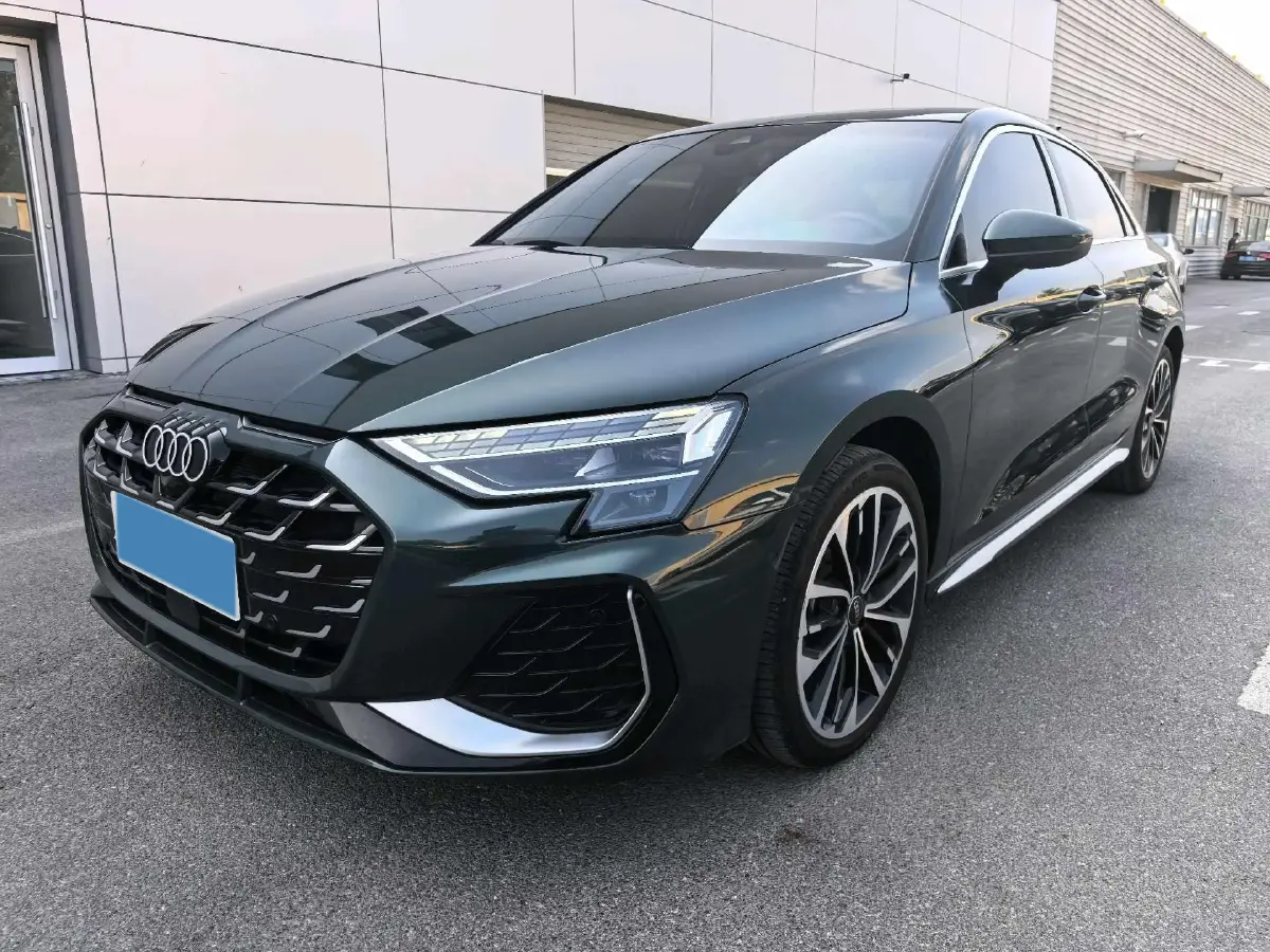 2025 Audi A3 1.5T 160HP L4 7DCT