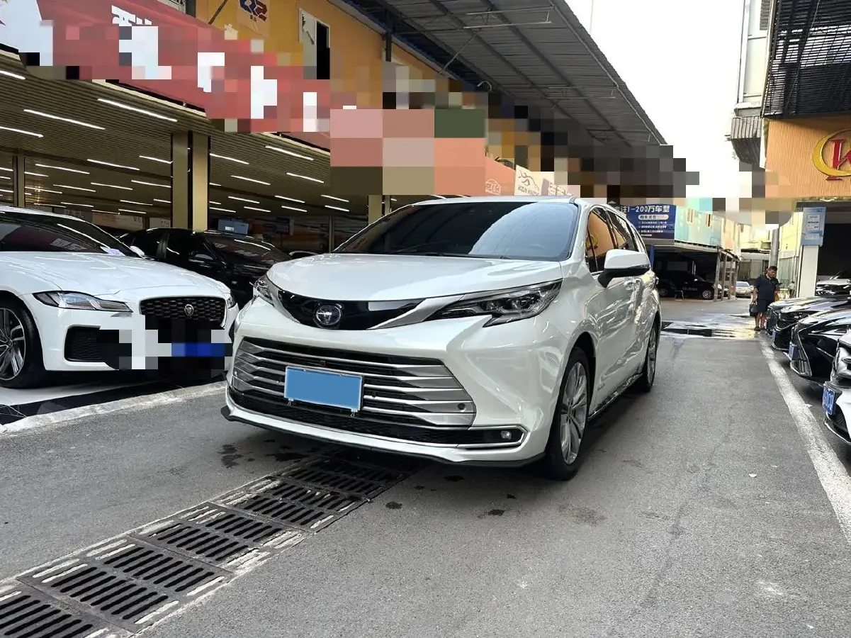 2023 Toyota Sienna 2.5L 189HP L4 E-CVT Hybrid