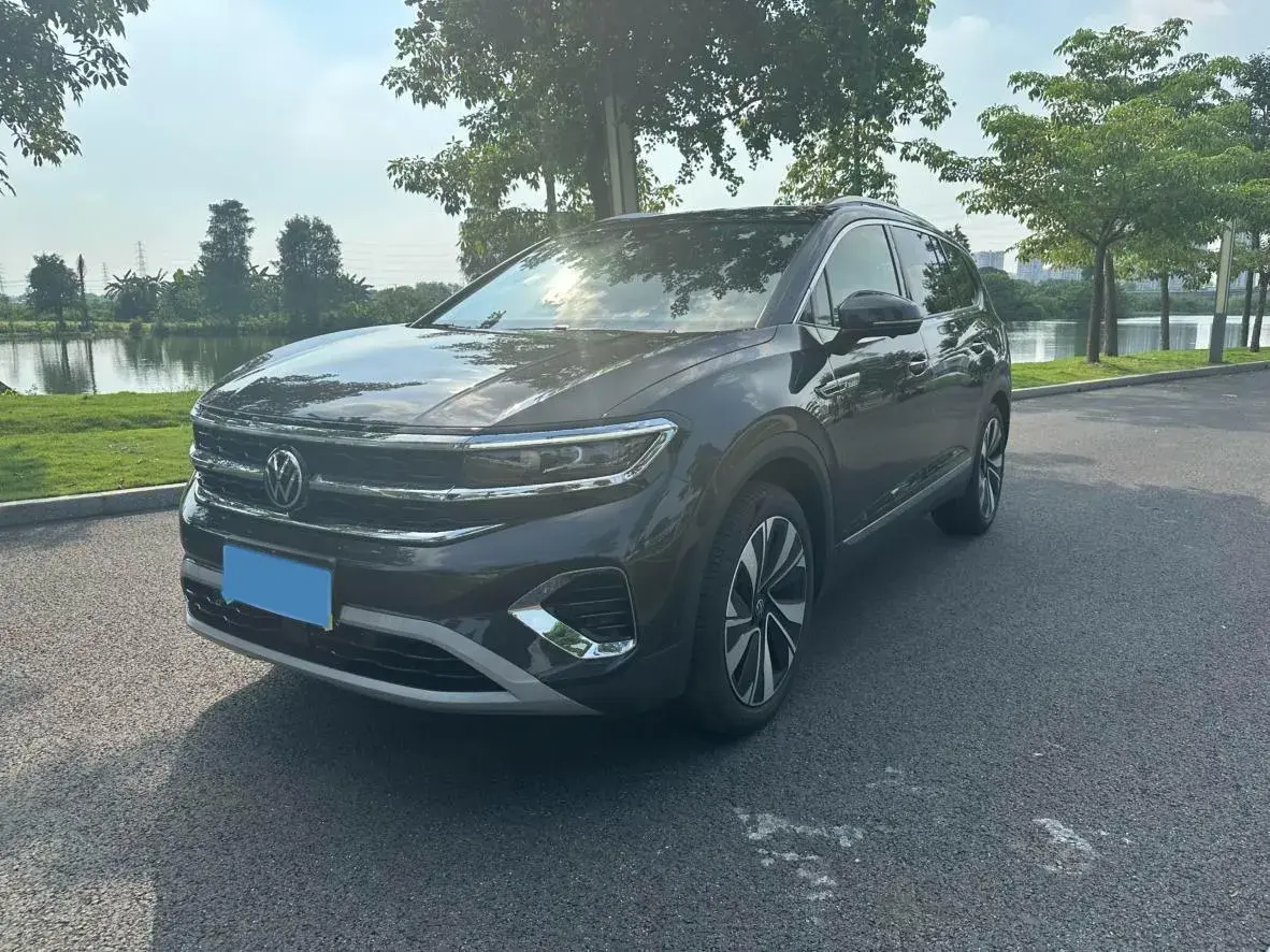 2024 Volkswagen Talagon 2.0T 220HP L4 7DCT