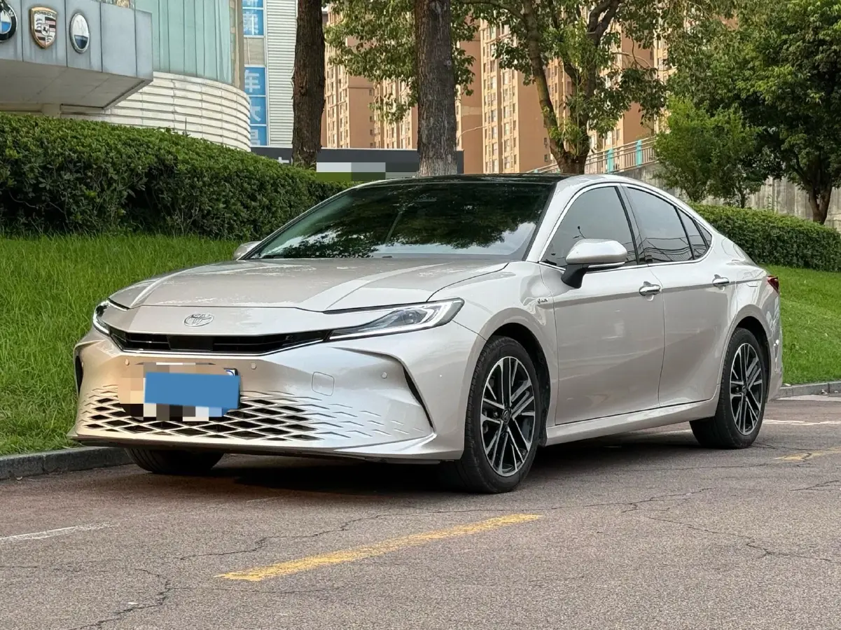 2024 Toyota Camry 2.0L 152HP L4 E-CVT Hybrid
