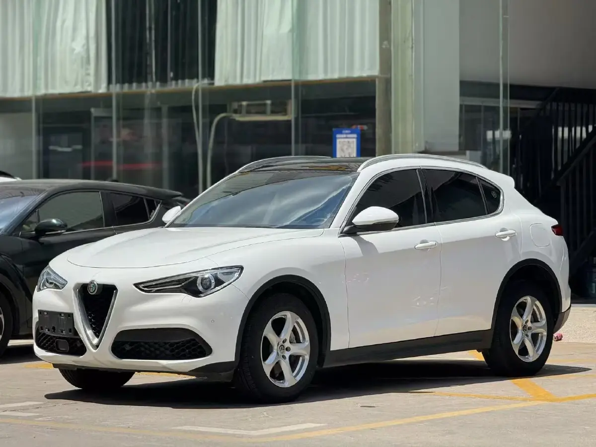 2017 Alfa Romeo Stelvio 2.0T 200HP L4 8AT