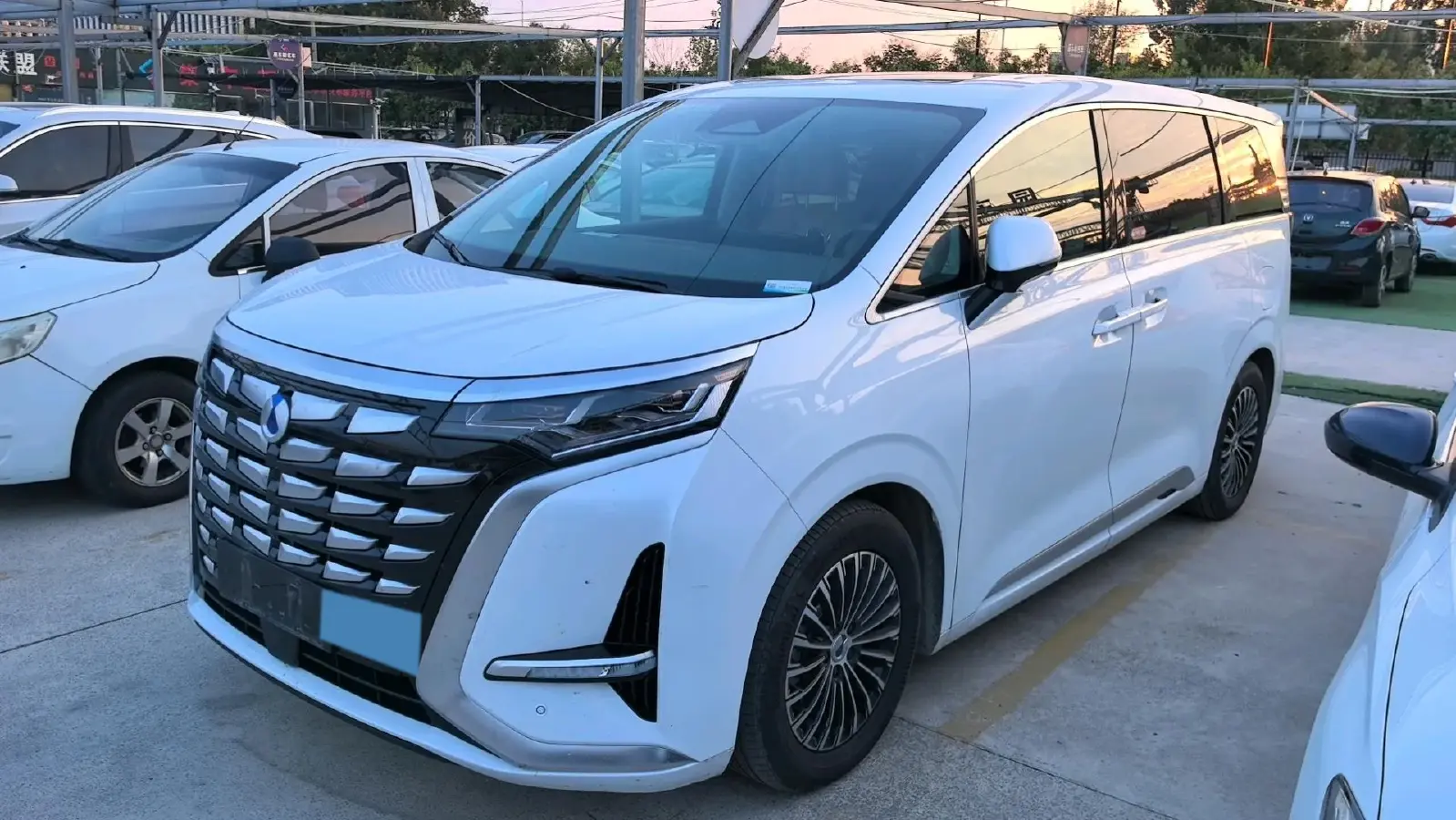 2022 Denza D9 1.5T 139HP L4 E-CVT PHEV 40.06KWH
