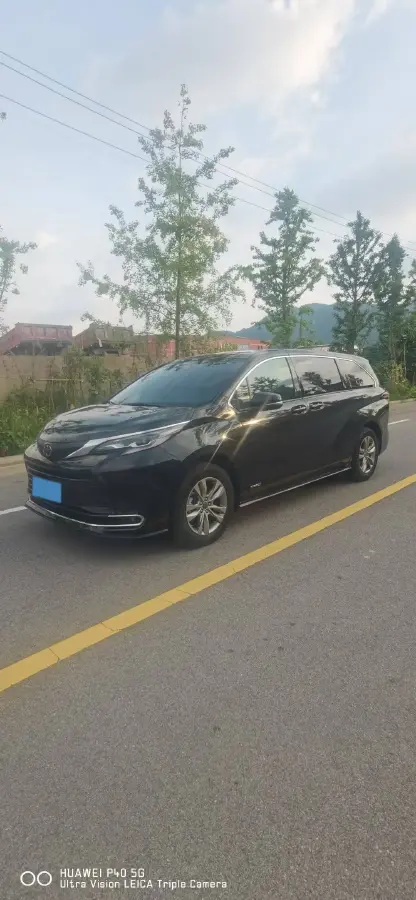 2023 Toyota Sienna 2.5L 189HP L4 E-CVT Hybrid