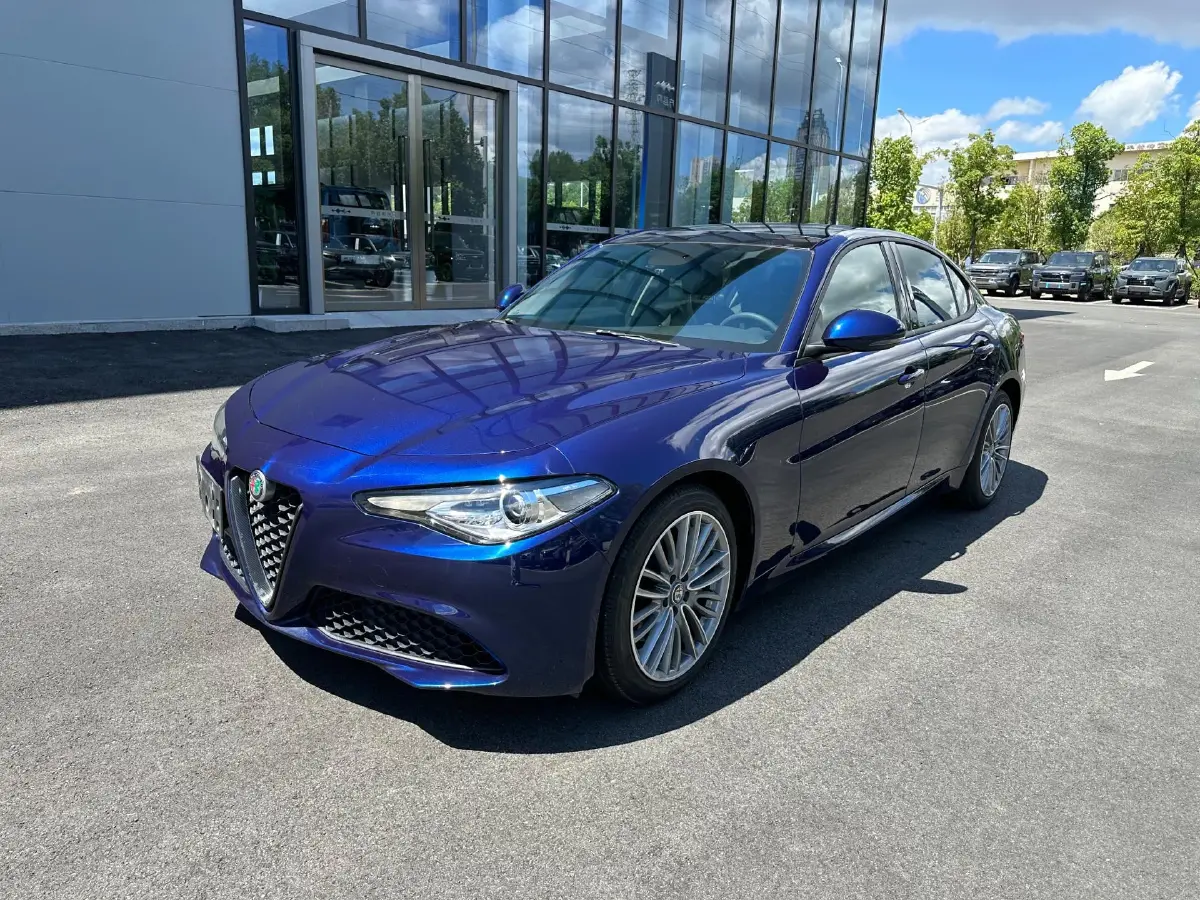 2017 Alfa Romeo Giulia 2.0T 280HP L4 8AT