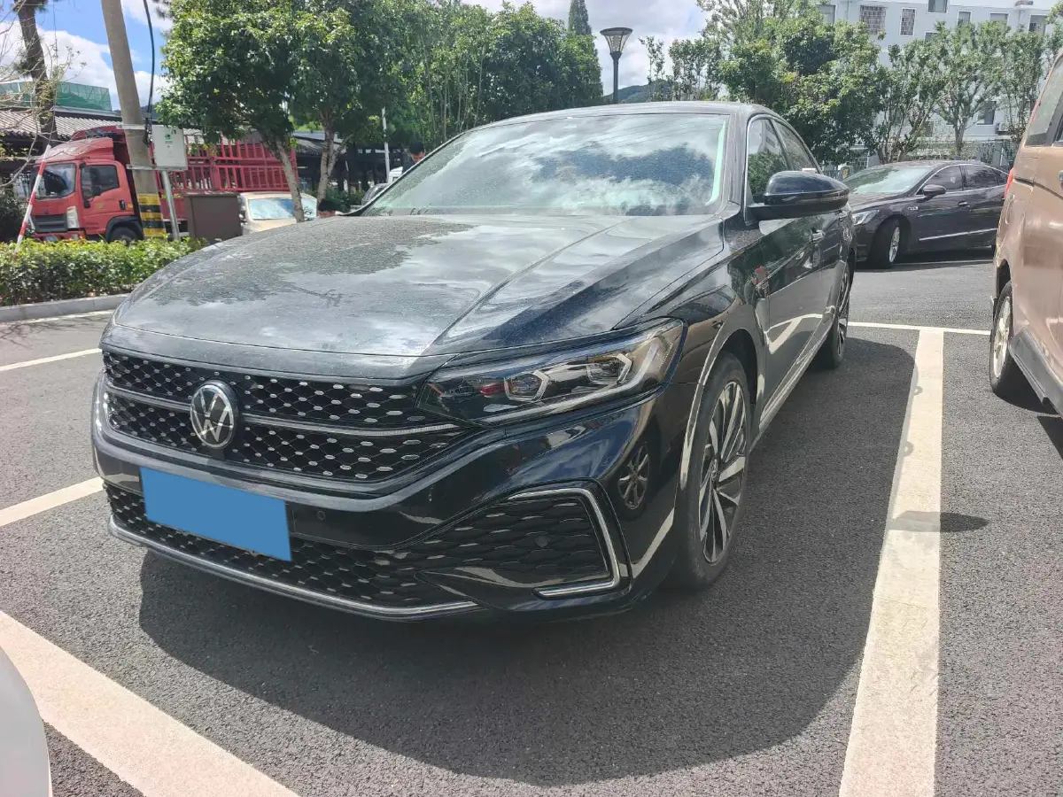 2022 Volkswagen Passat 2.0T 186HP L4 7DCT