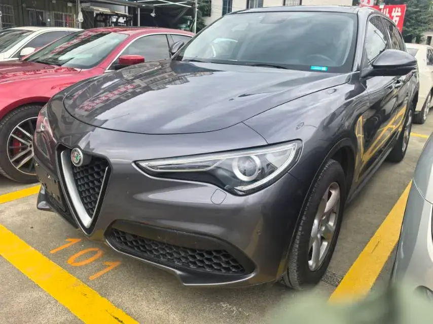 2017 Alfa Romeo Stelvio 2.0T 200HP L4 8AT