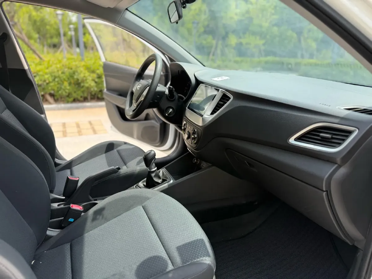 2017 Hyundai Verna RV 1.4L 100HP L4 6MT,autocango,china used car exporter,china ev exporter,chinese used car exporter,chinese used ev exporter