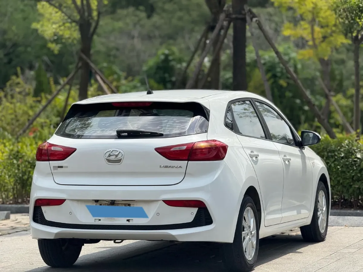 2017 Hyundai Verna RV 1.4L 100HP L4 6MT,autocango,china used car exporter,china ev exporter,chinese used car exporter,chinese used ev exporter