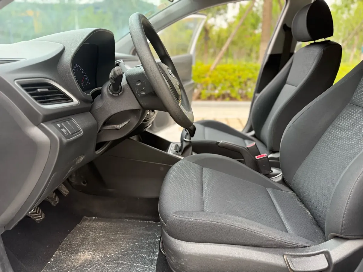 2017 Hyundai Verna RV 1.4L 100HP L4 6MT,autocango,china used car exporter,china ev exporter,chinese used car exporter,chinese used ev exporter