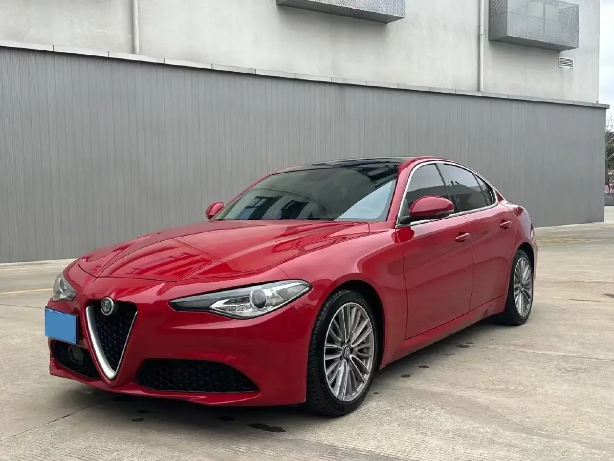 2017 Alfa Romeo Giulia 2.0T 200HP L4 8AT