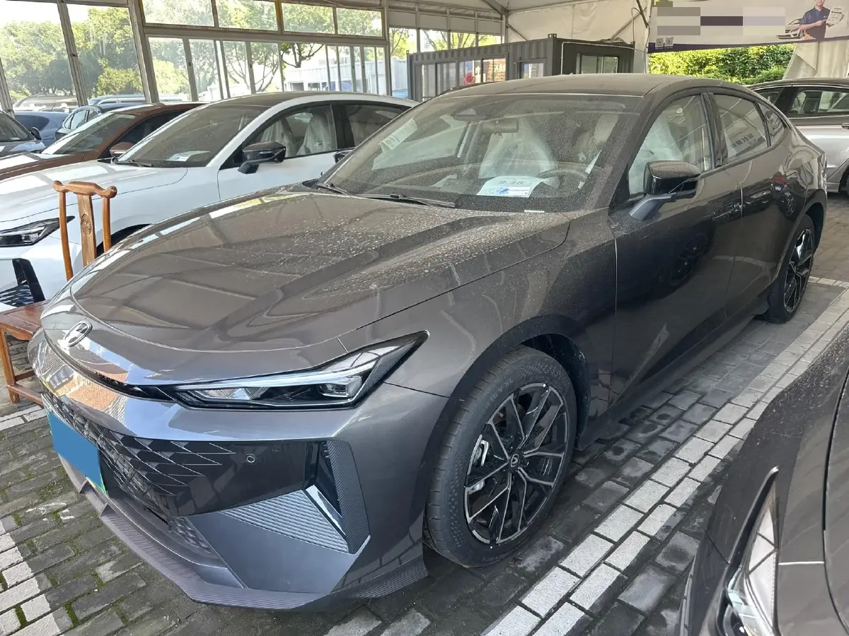 2024 ChangAn UNI-V iDD 1.5L 110HP L4 E-CVT PHEV 18.99KWH