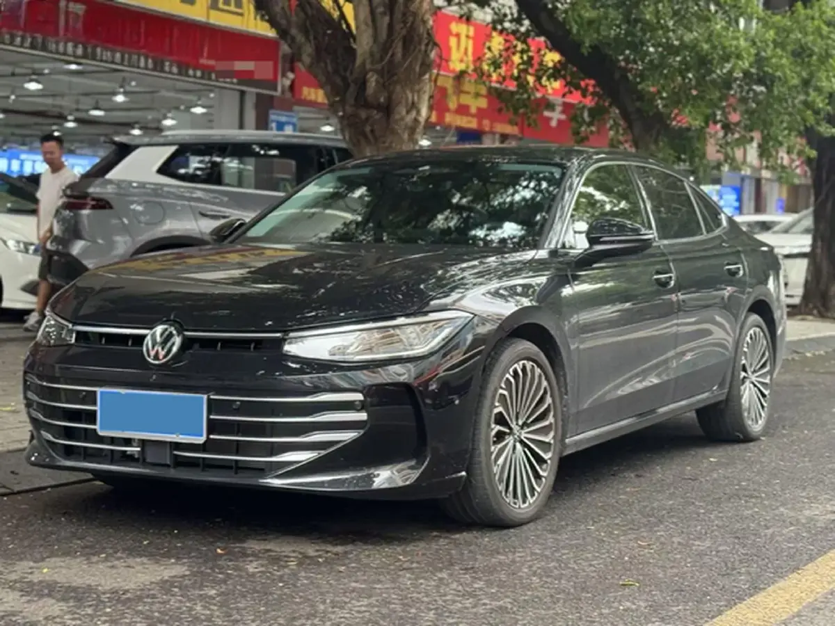 2025 Volkswagen Passat 2.0T 220HP L4 7DCT