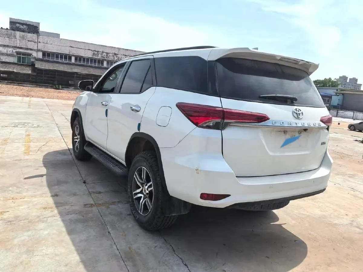 2015 Toyota Fortuner 2.7L 159HP L4 4AT,autocango,china used car exporter,china ev exporter,chinese used car exporter,chinese used ev exporter
