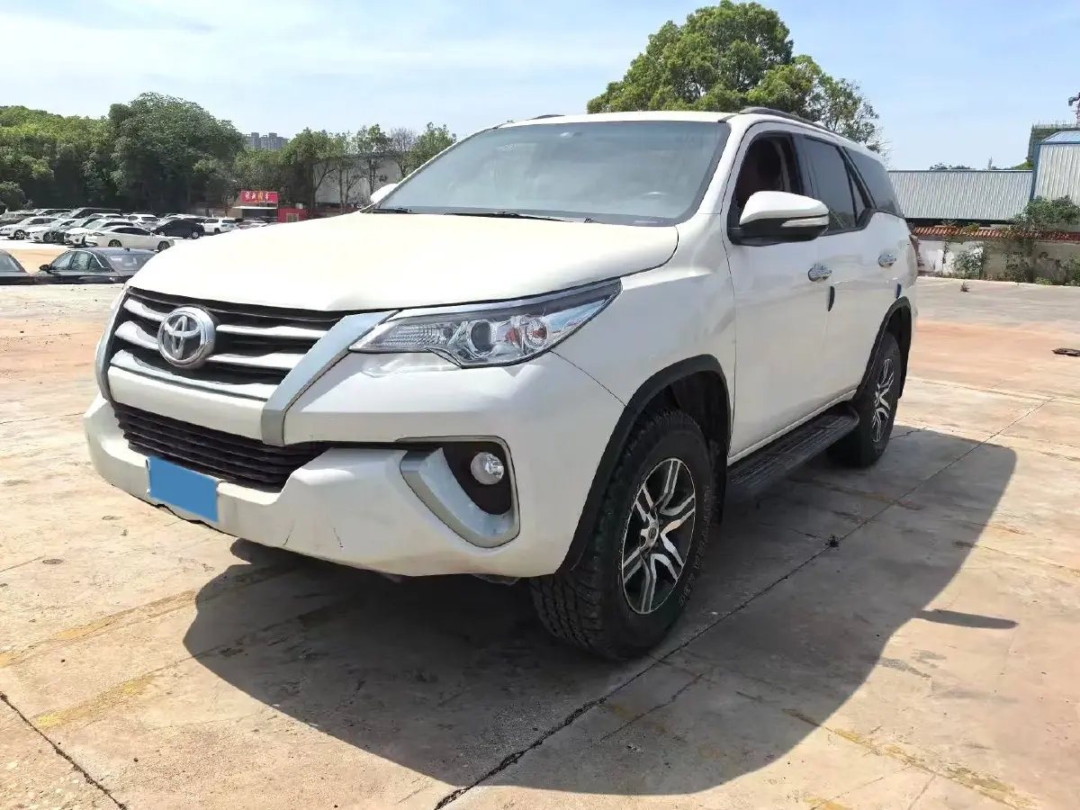 2015 Toyota Fortuner 2.7L 159HP L4 4AT