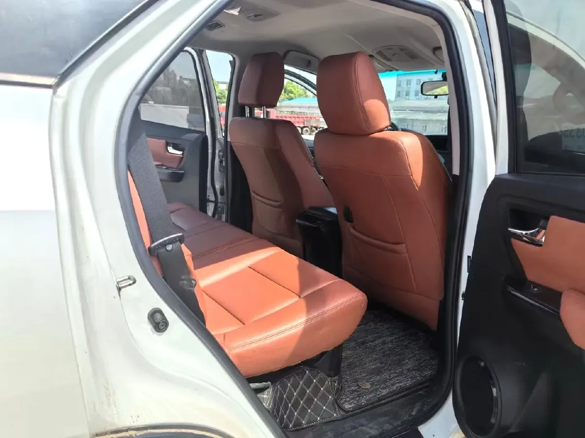 2015 Toyota Fortuner 2.7L 159HP L4 4AT,autocango,china used car exporter,china ev exporter,chinese used car exporter,chinese used ev exporter