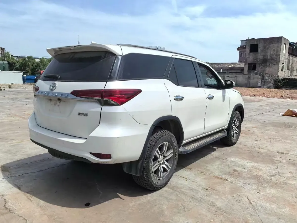 2015 Toyota Fortuner 2.7L 159HP L4 4AT,autocango,china used car exporter,china ev exporter,chinese used car exporter,chinese used ev exporter