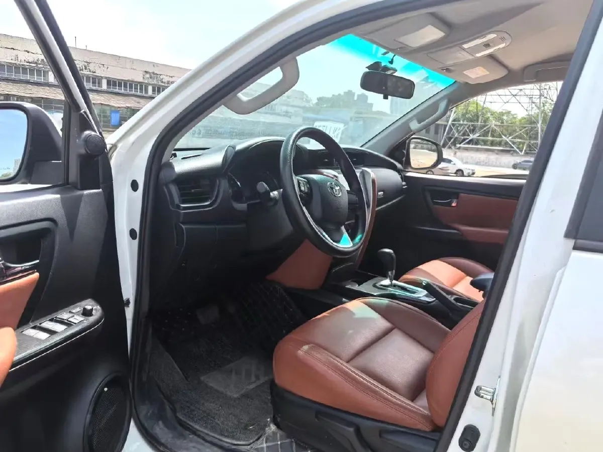 2015 Toyota Fortuner 2.7L 159HP L4 4AT,autocango,china used car exporter,china ev exporter,chinese used car exporter,chinese used ev exporter