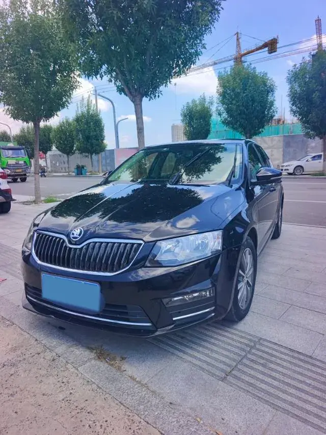 2017 Skoda Octavia 1.6L 110HP L4 5MT