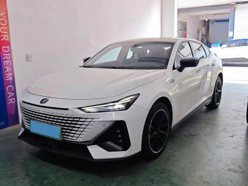 2023 ChangAn UNI-V iDD 1.5T 170HP L4 6TCT PHEV 18.4KWH