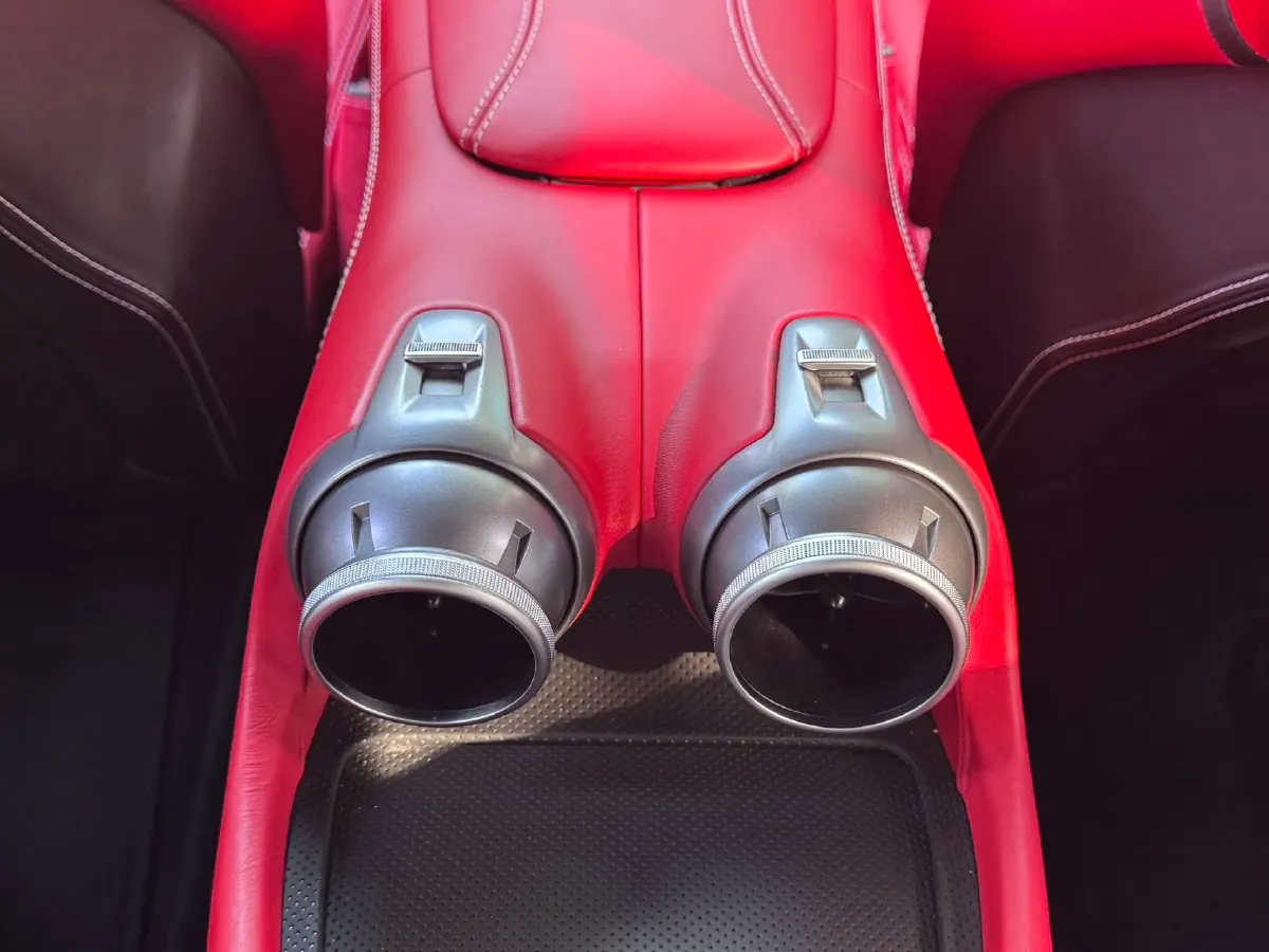 2017 Ferrari GTC4 Lusso 3.9T 609HP V8 7DCT,autocango,china used car exporter,china ev exporter,chinese used car exporter,chinese used ev exporter