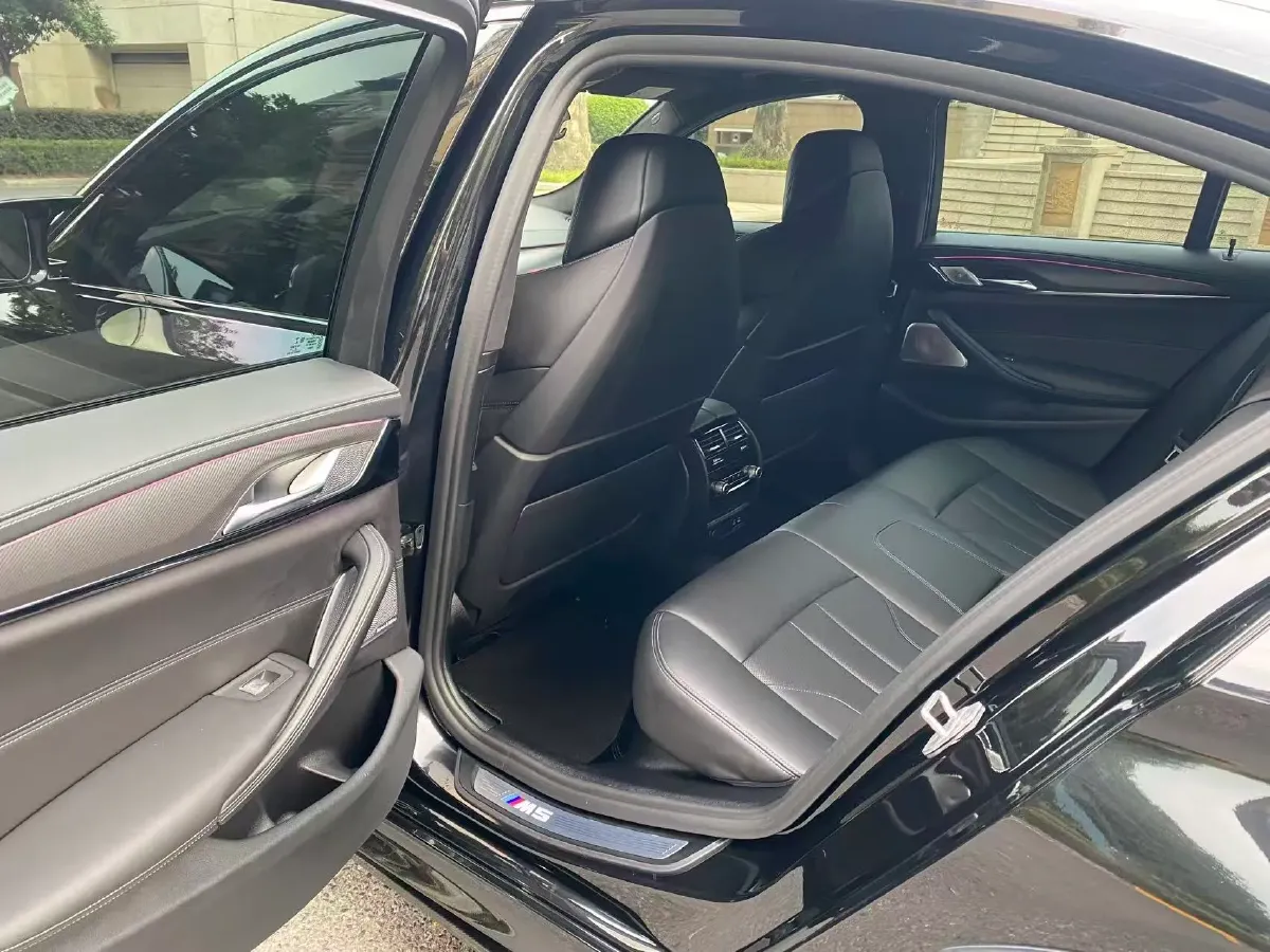 2021 BMW M5 4.4T 600HP V8 8AT,autocango,china used car exporter,china ev exporter,chinese used car exporter,chinese used ev exporter