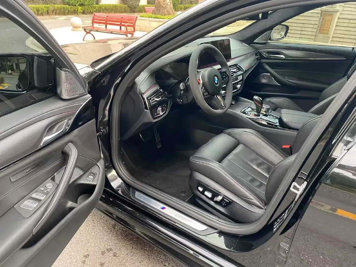 2021 BMW M5 4.4T 600HP V8 8AT,autocango,china used car exporter,china ev exporter,chinese used car exporter,chinese used ev exporter