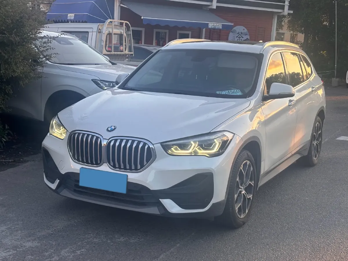 2022 BMW X1 2.0T 192HP L4 7DCT,autocango,china used car exporter,china ev exporter,chinese used car exporter,chinese used ev exporter