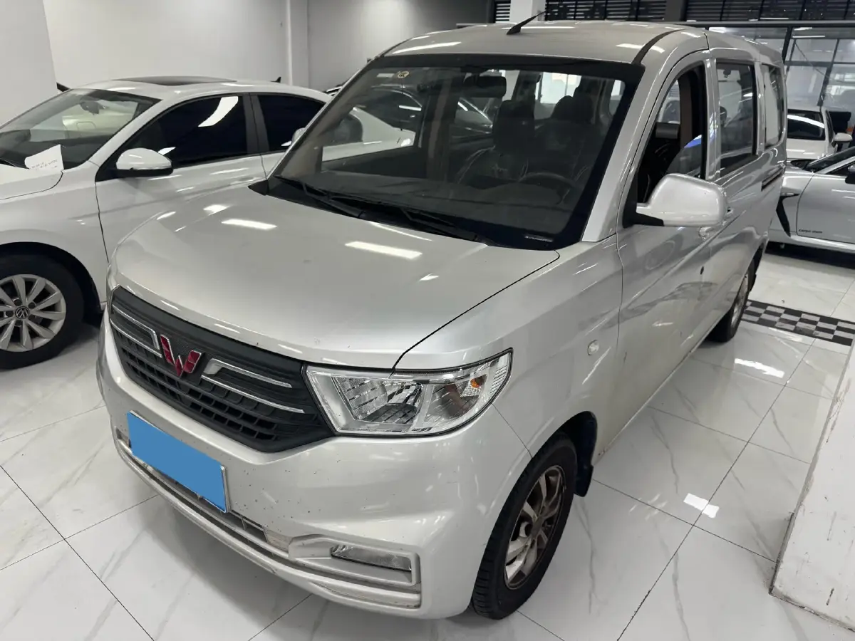 2022 WuLing HongGuang V 1.5L 99HP L4 6MT
