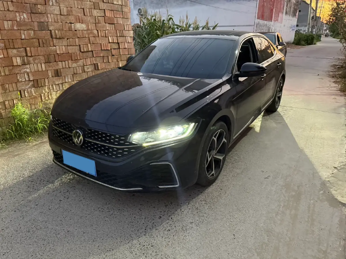 2023 Volkswagen Passat 2.0T 186HP L4 7DCT