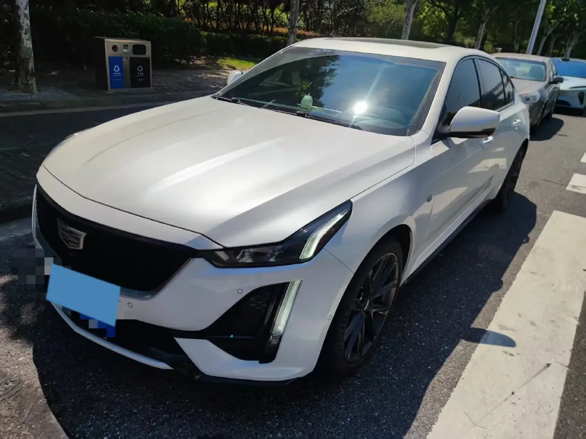 2023 Cadillac CT5 2.0T 237HP L4 10AT