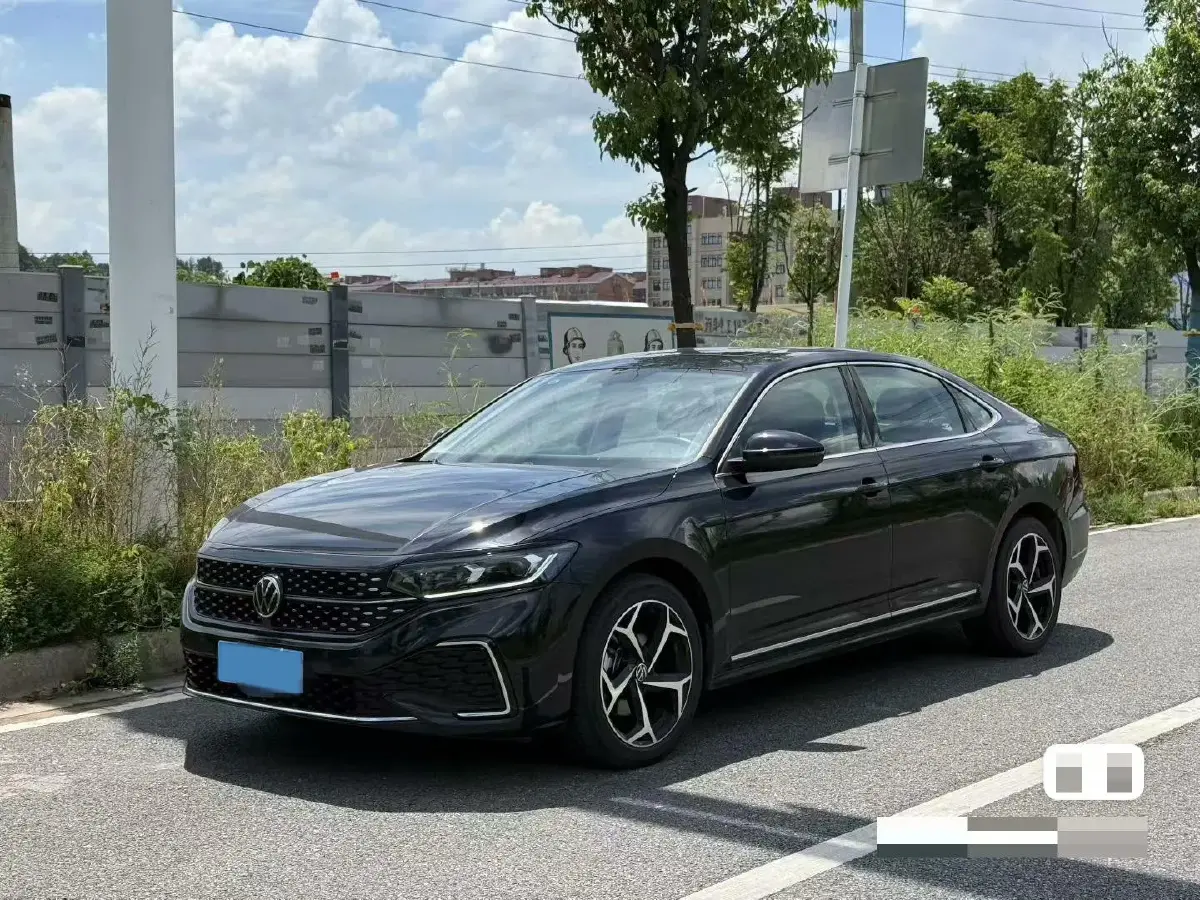 2024 Volkswagen Passat 2.0T 220HP L4 7DCT