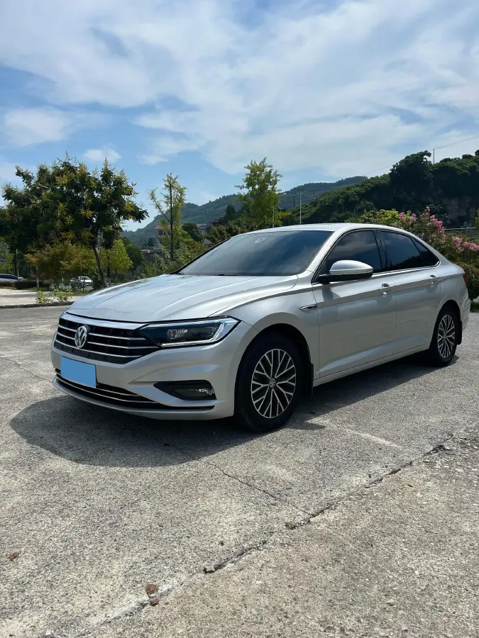2020 Volkswagen Sagitar 1.2T 116HP L4 7DCT